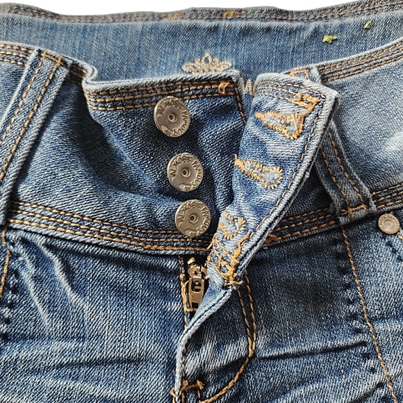 Womens S Almost Famous Grunge Distressed Button Front Cutoff Jean Shorts - Picture 5 of 10